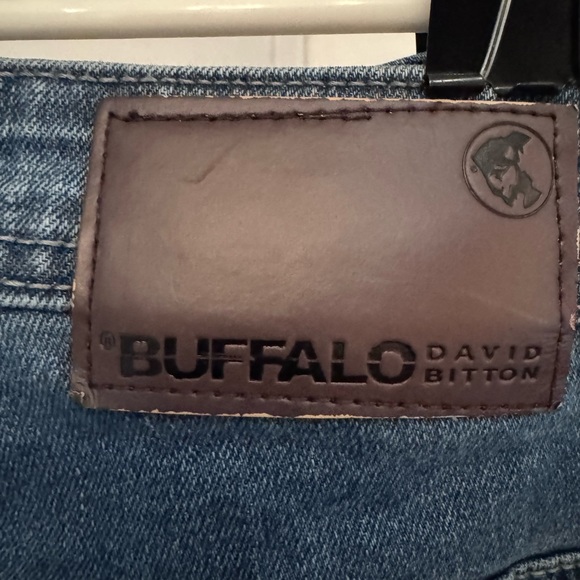 Jackson-x Blue Jeans by Buffalo David Bitton. Used in good condition - Picture 3 of 4